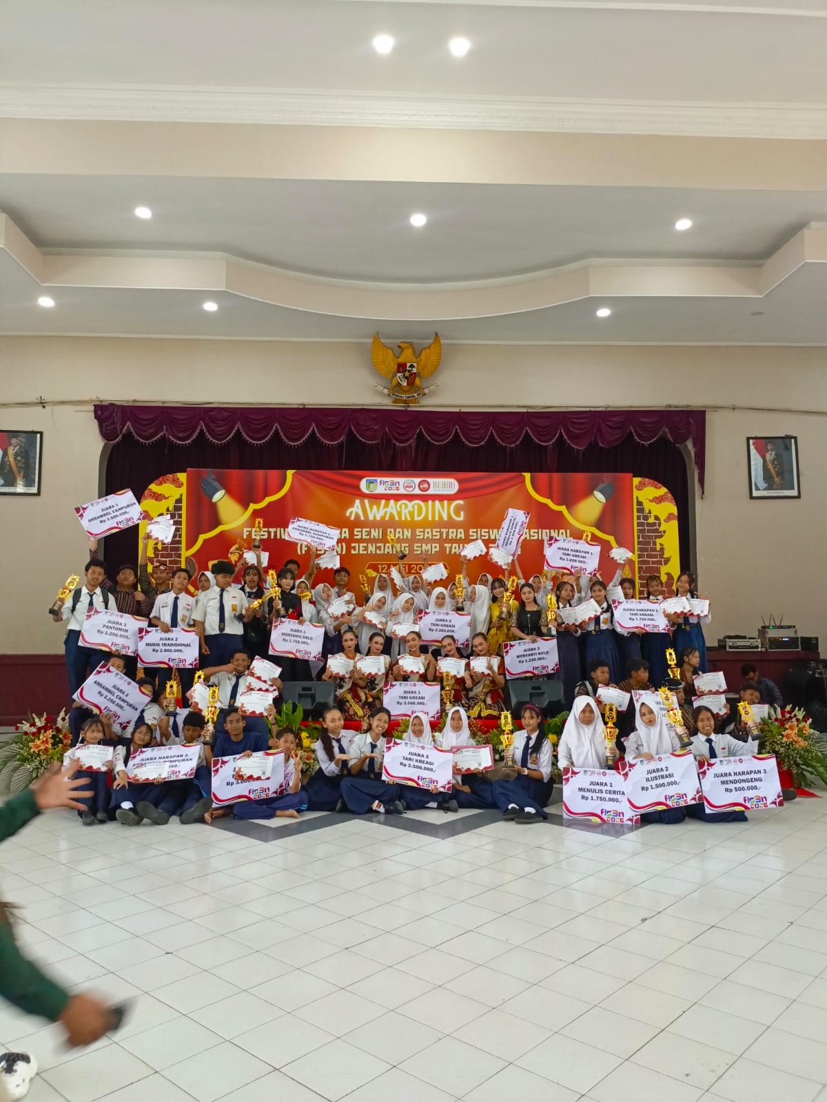 GEMILANG DI PANGGUNG SENI :  SMPN 1 Kras Raih Tiga Juara FLS3N 2026