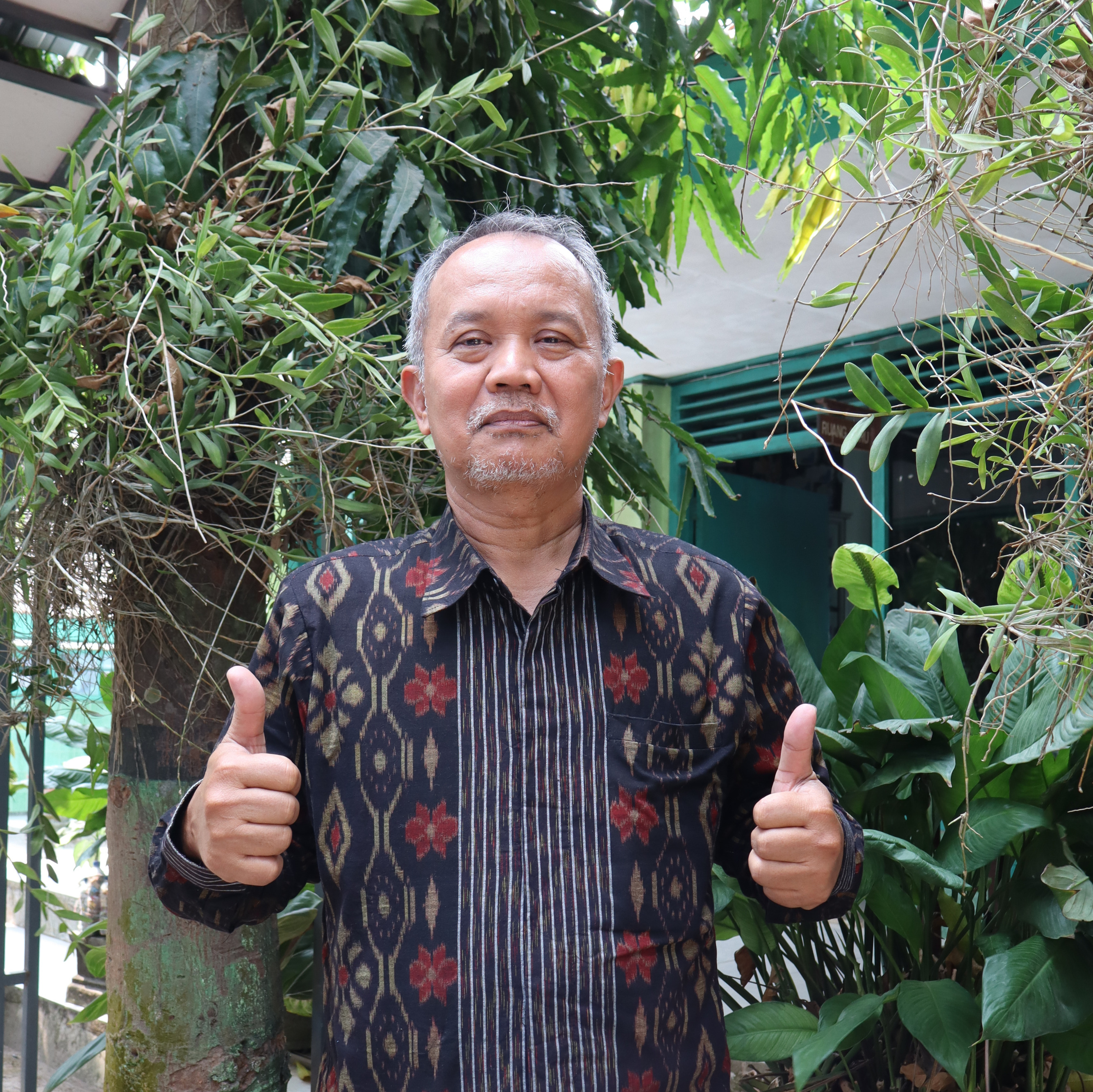 Arif Muttaqin, S.Pd - Guru Bahasa Inggris